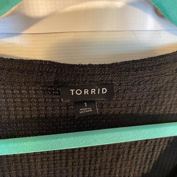 Torrid Black Waffle Shirt, size 0/L - Picture 6 of 7